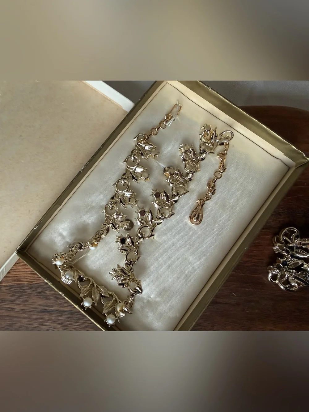 VTG Coro Gold Tone Necklace With Clip On Earrings Faux Pearl Floral Set With Box